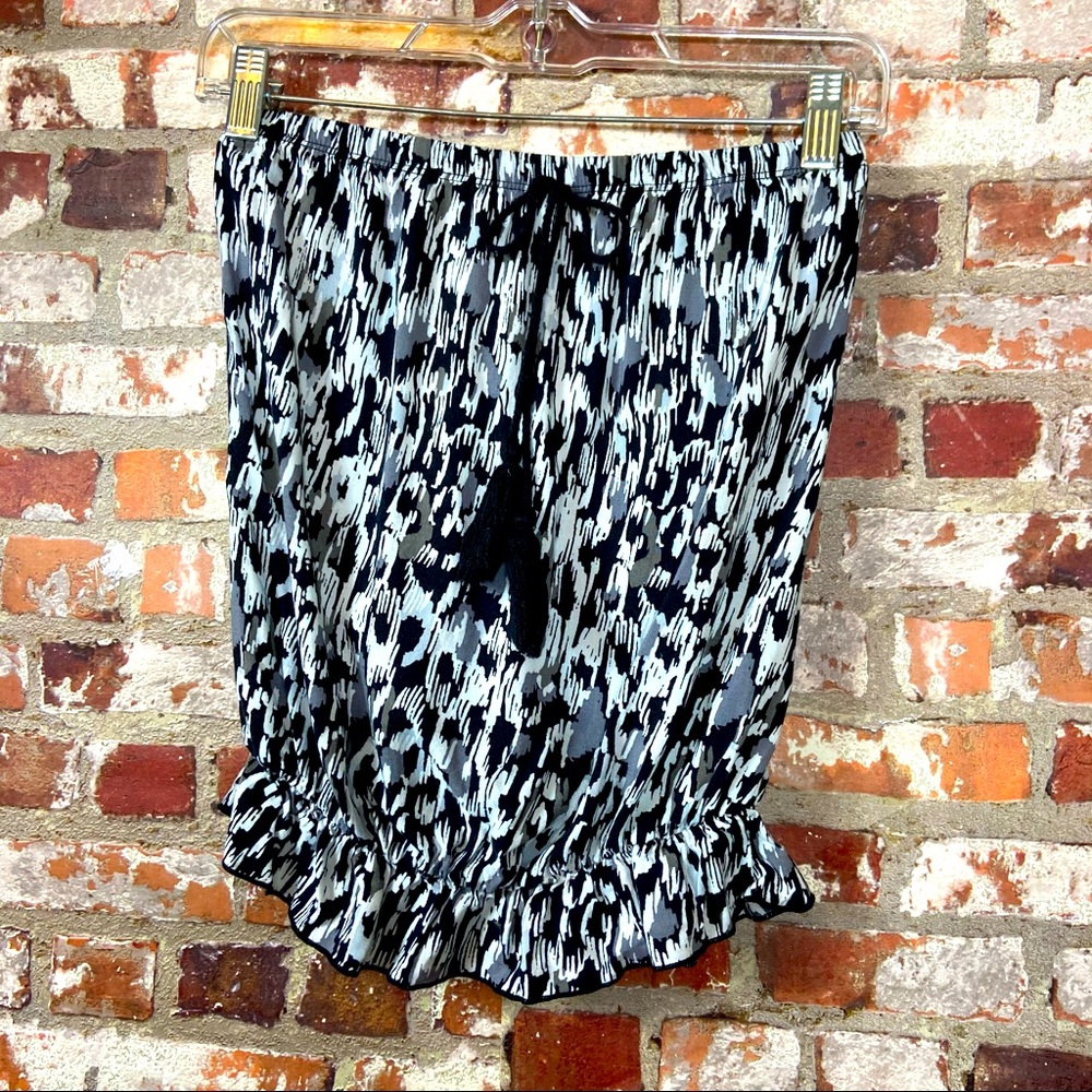 Black and White Patterned Tube Top w/Ruffled Hem